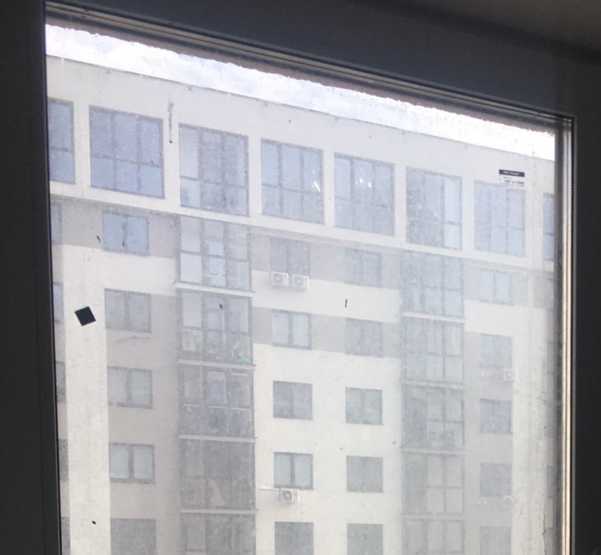 Мытьё окон и балконов — до
